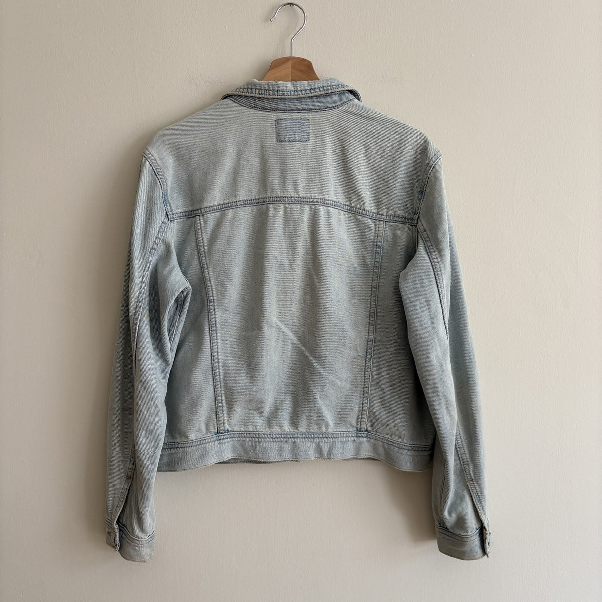 American Eagle | Light Wash Denim Trucker Jacket | Distressed | Size M