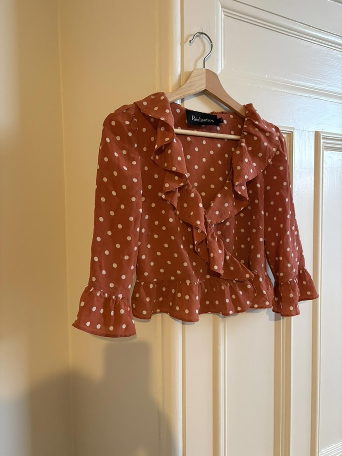 Réalisation Par Cher Top French Girl Polka Dot Wrap Blouse – Size XS, Rust Spot