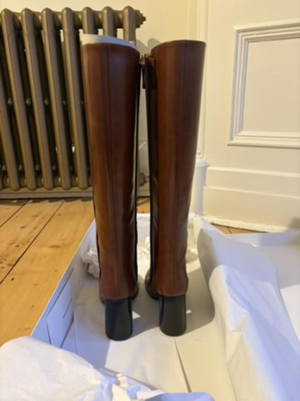 Russell & Bromley ‘Leggy’ Tan Leather Knee High Boots – Size 38 Brand New in Box