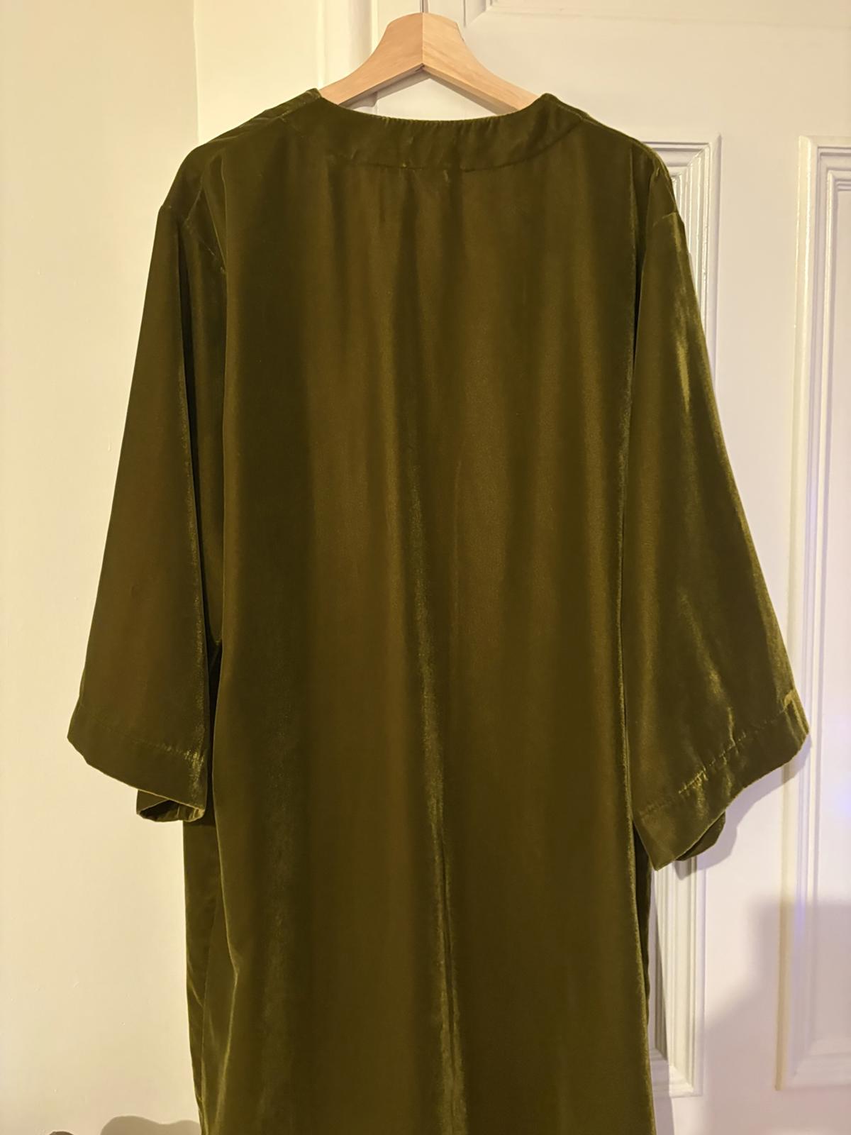Anthropologie Velvet Robe Coat in Olive Green. Bohemian, Dark Academia. One Size