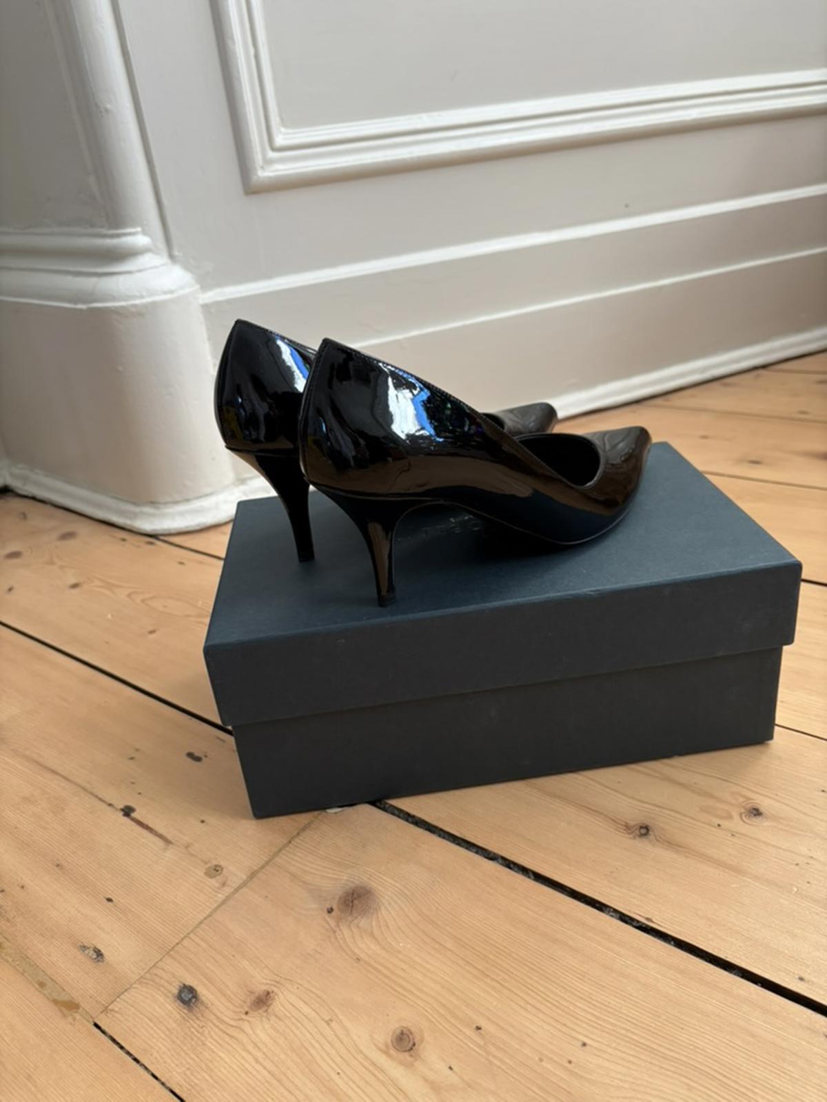 Mulberry Patent Leather Pointed Toe Pumps – Size 38 Black