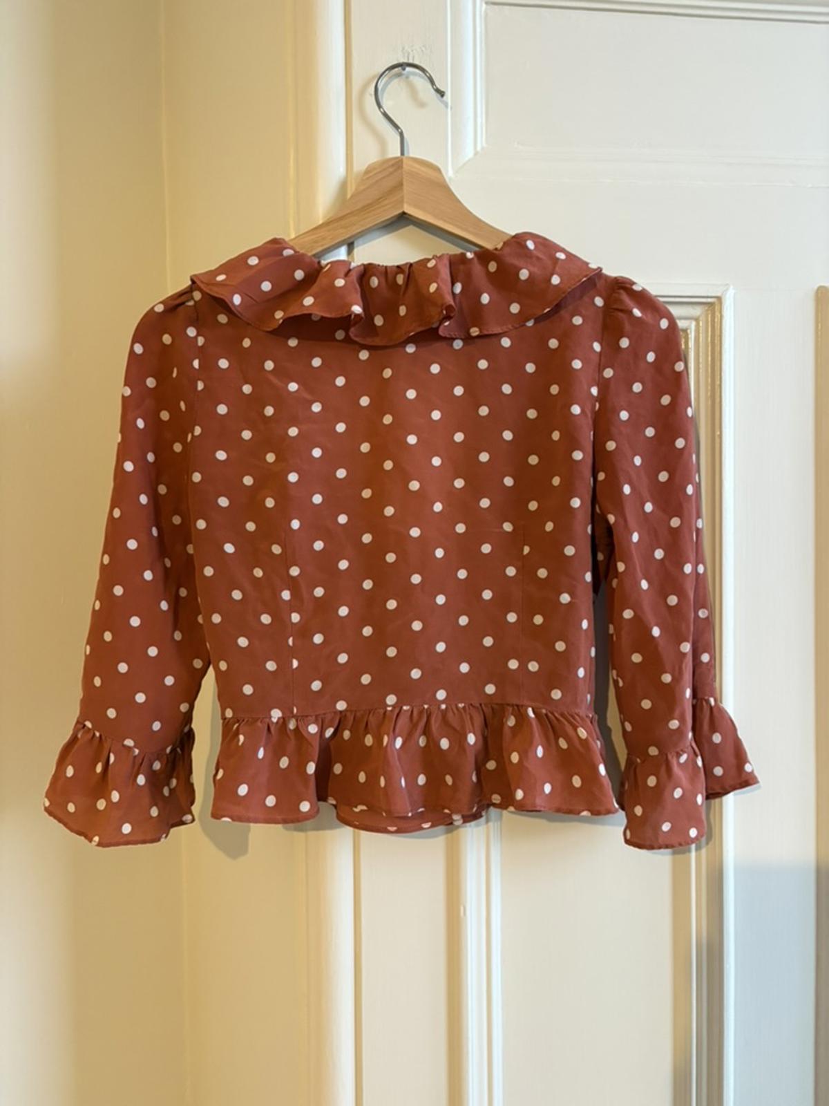 Réalisation Par Cher Top French Girl Polka Dot Wrap Blouse – Size XS, Rust Spot