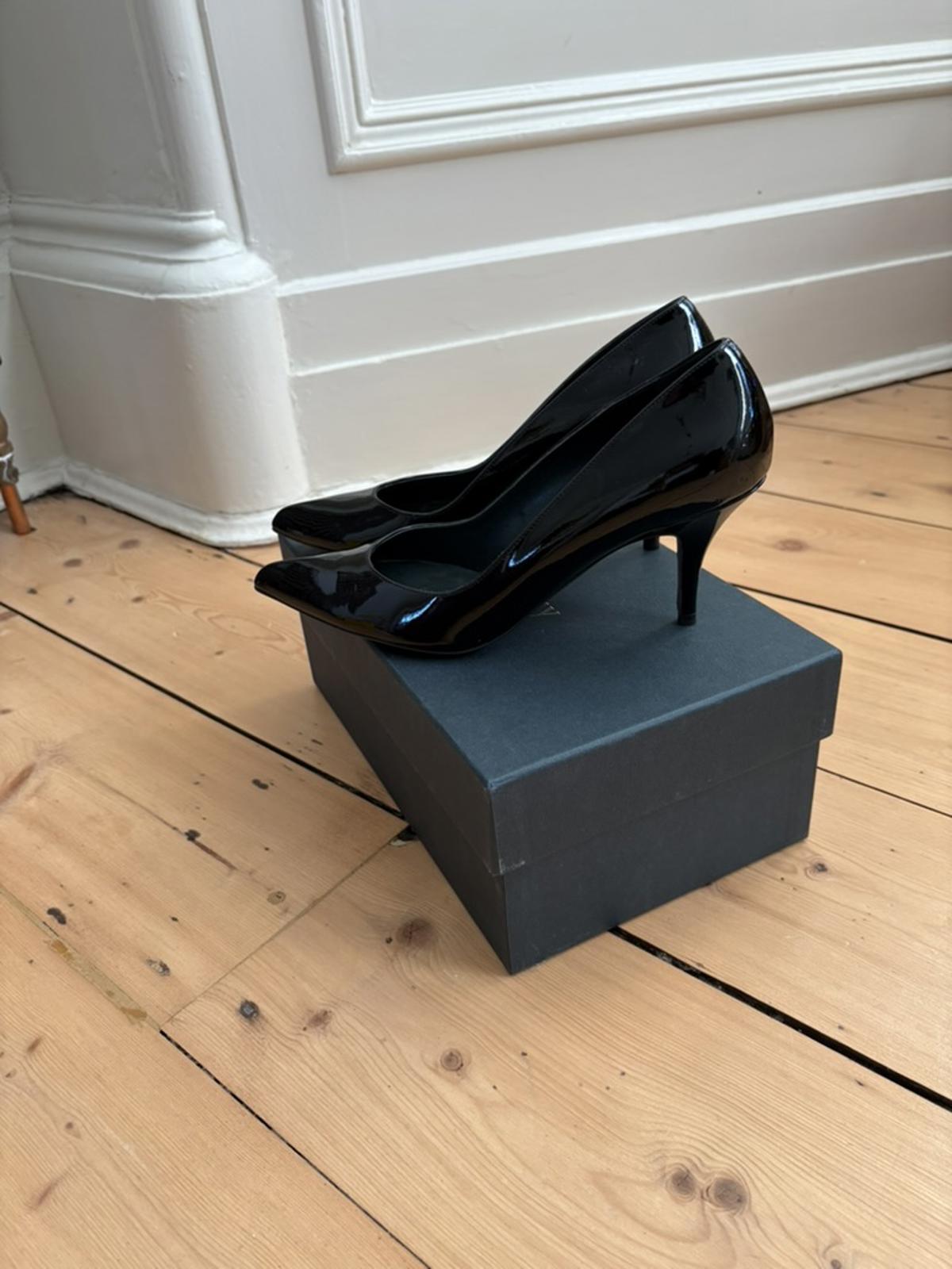 Mulberry Patent Leather Pointed Toe Pumps – Size 38 Black
