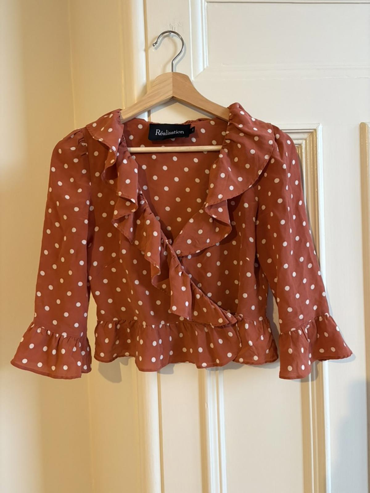 Réalisation Par Cher Top French Girl Polka Dot Wrap Blouse – Size XS, Rust Spot