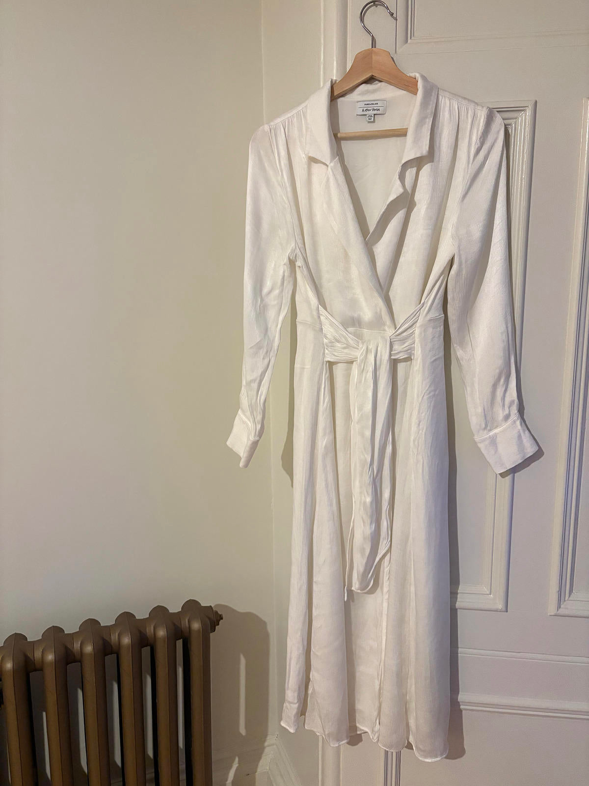 & Other Stories White Wrap Midi Dress – EUR 40. Soft romantic feminine