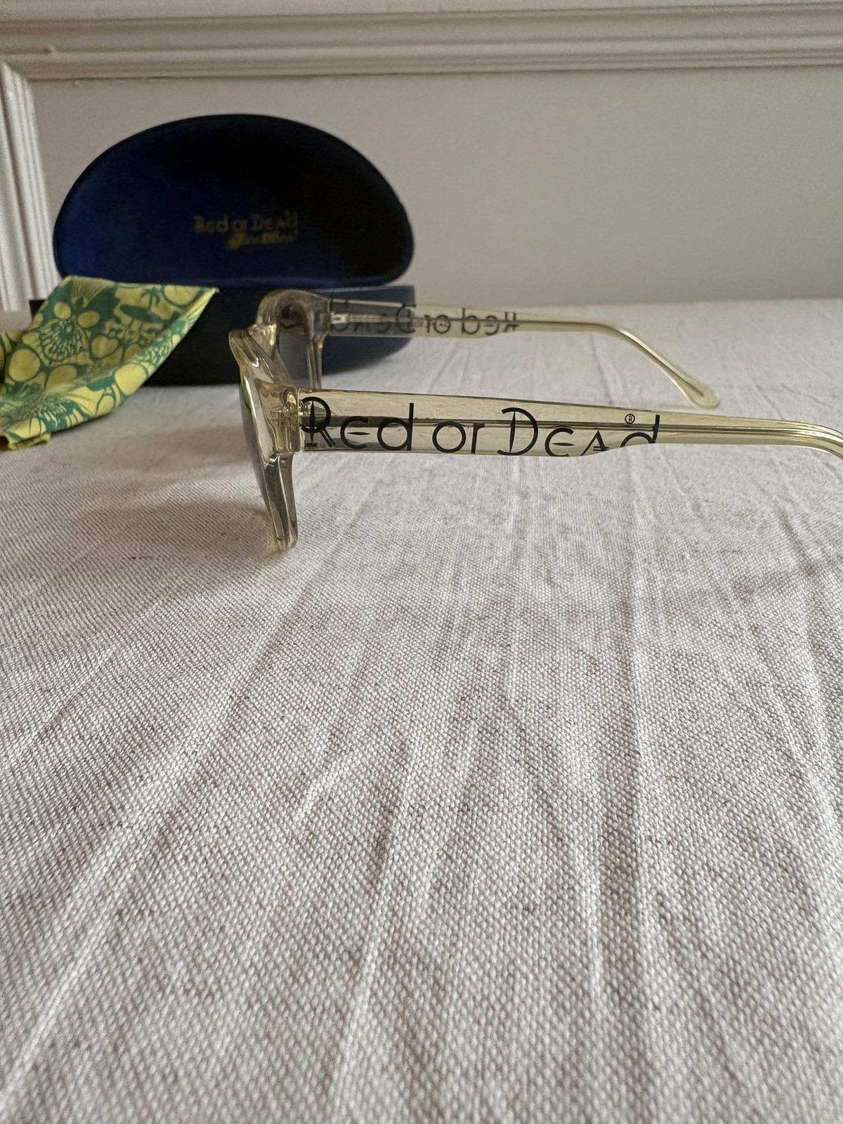 Red or Dead Vintage Y2K Sunglasses – Clear Yellow Frame – Original Case